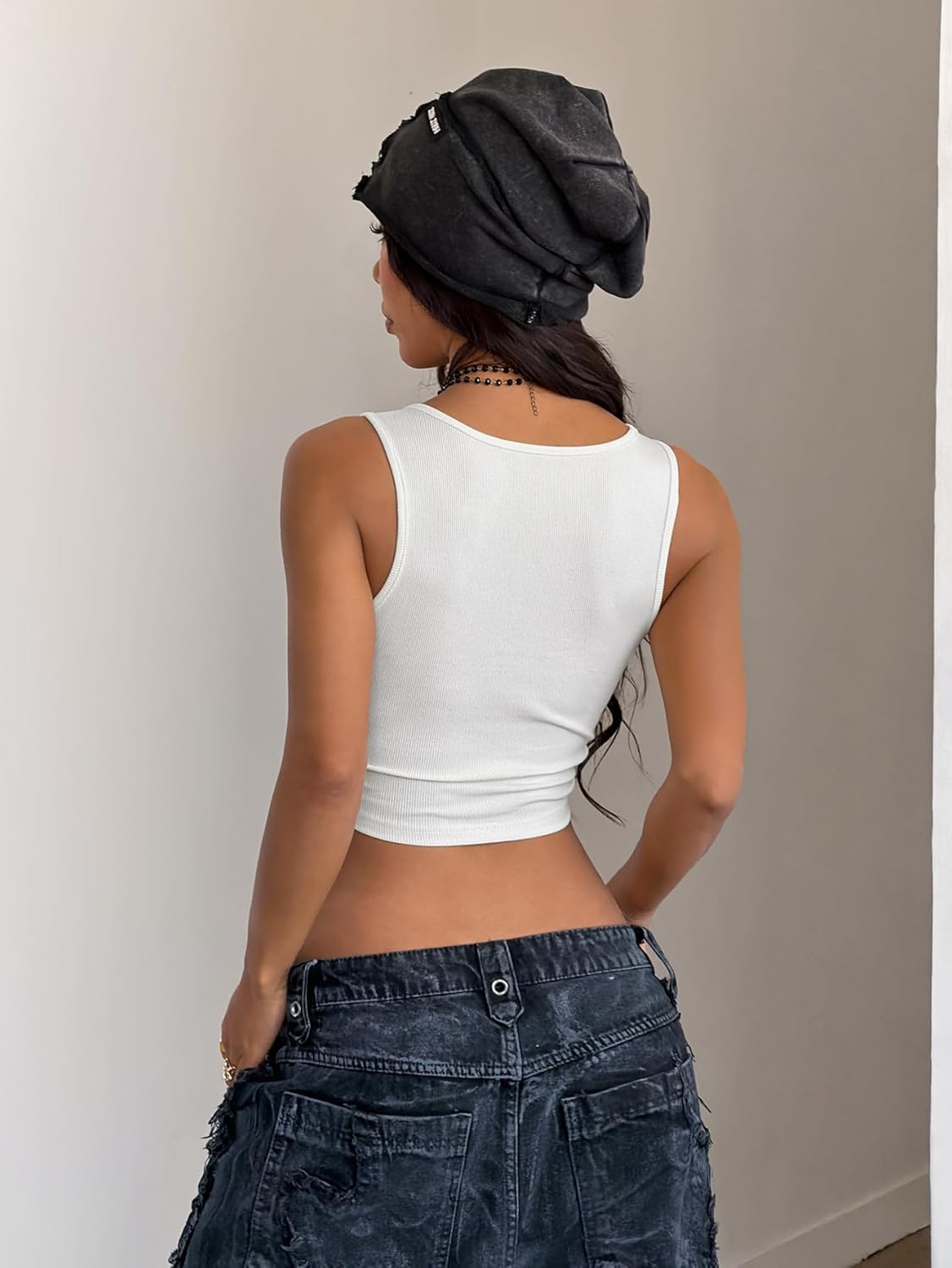 SOLY HUX Women's V Neck Crop Tops Basic Trendy Notched Sleeveless Slim Fit Summer Y2k Sexy Crop Tank Top - Image 2